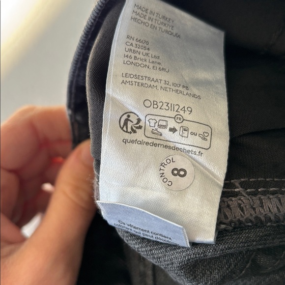 NEW The Devon Rhinestone Distressed Denim Shorts by Pilcro Black Size 27 - Picture 7 of 7